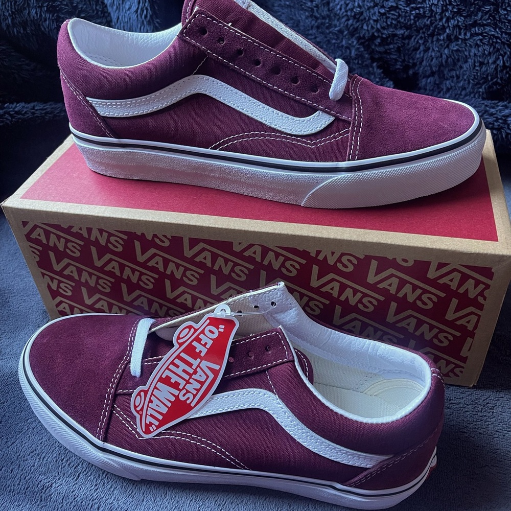 Selling my brand new unworn vans